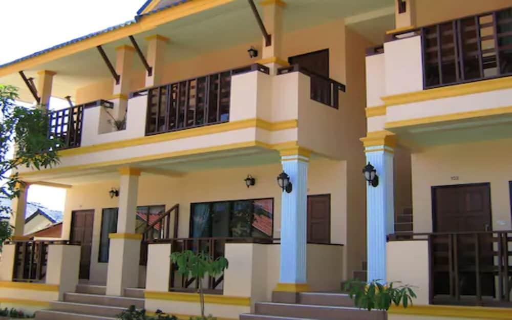 Tempat peranginan Black & White Haad Rin