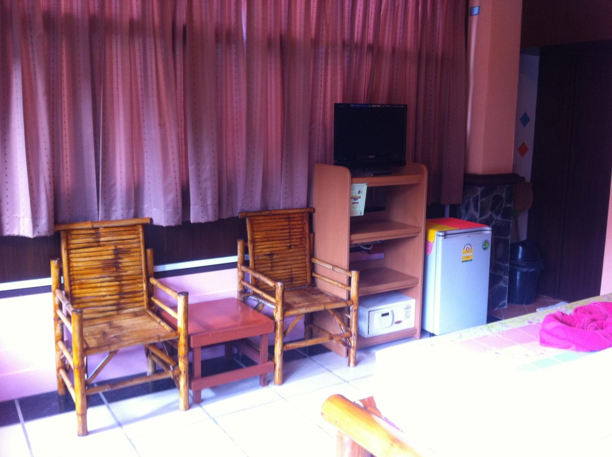 Tempat peranginan Black & White Haad Rin