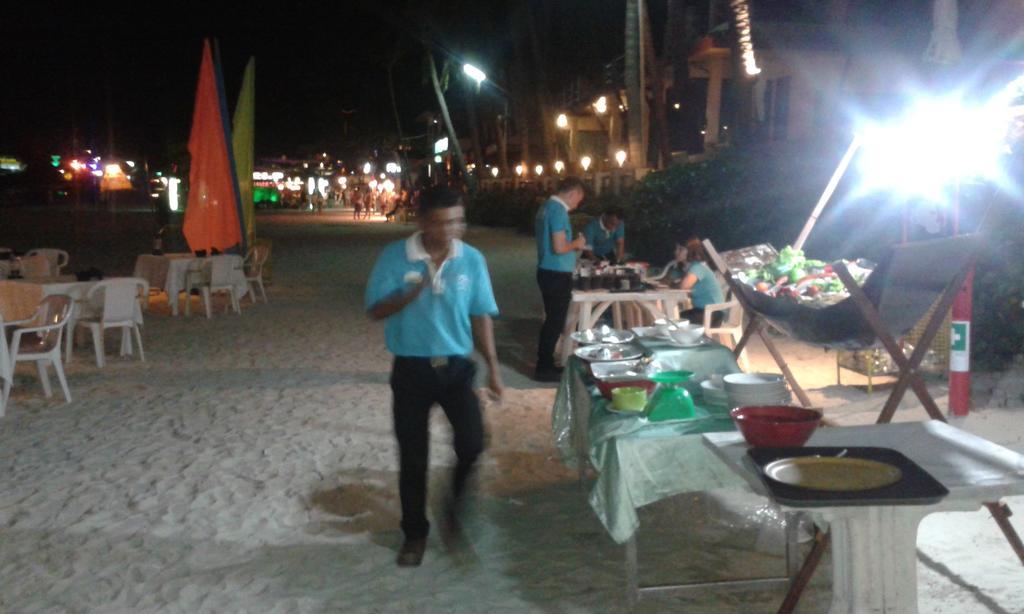 Tempat peranginan Black & White